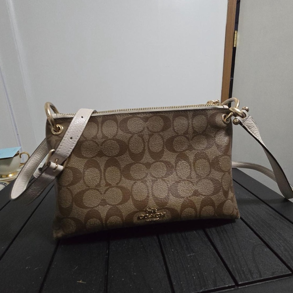 Coach mia bag signature and white color block